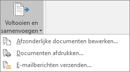 Als onderdeel van Word afdruk samenvoegen kiest u op het tabblad Verzendlijsten in de groep Voltooien de optie Voltooien & Samenvoegen en kiest u vervolgens een optie.