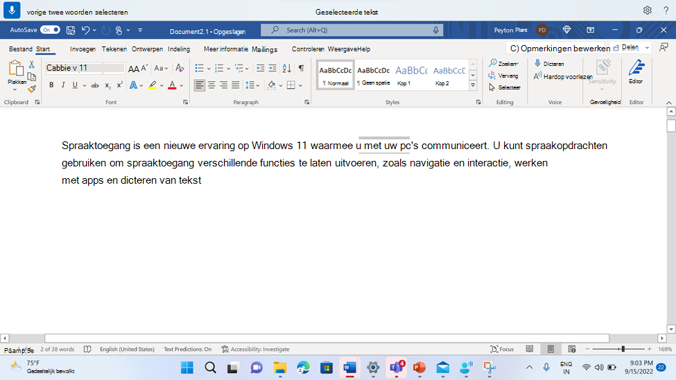 Word document met spraaktoegangsopdracht voor het selecteren van twee vorige woorden.
