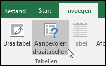 Ga naar Aanbevolen draaitabellen invoegen > om excel een draaitabel voor u te laten maken