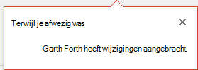Schermafbeelding van PowerPoint voor Office 365 waarop u kunt zien wie wijzigingen heeft aangebracht in het gedeelde bestand terwijl u afwezig was