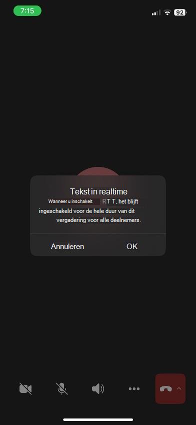 Teams-vergadervenster met RTT-deelvenster onderaan op het iOS-apparaat.