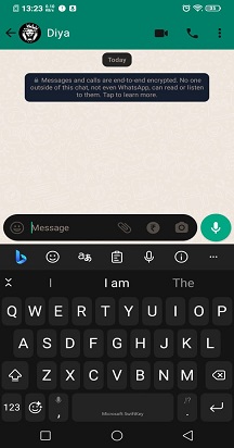 Microsoft SwiftKey-toetsenbord openen in een WhatsApp-gesprek