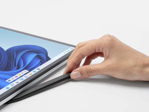 Surface Laptop Studio oplaadgebied onder de voorzijde van het toetsenbord