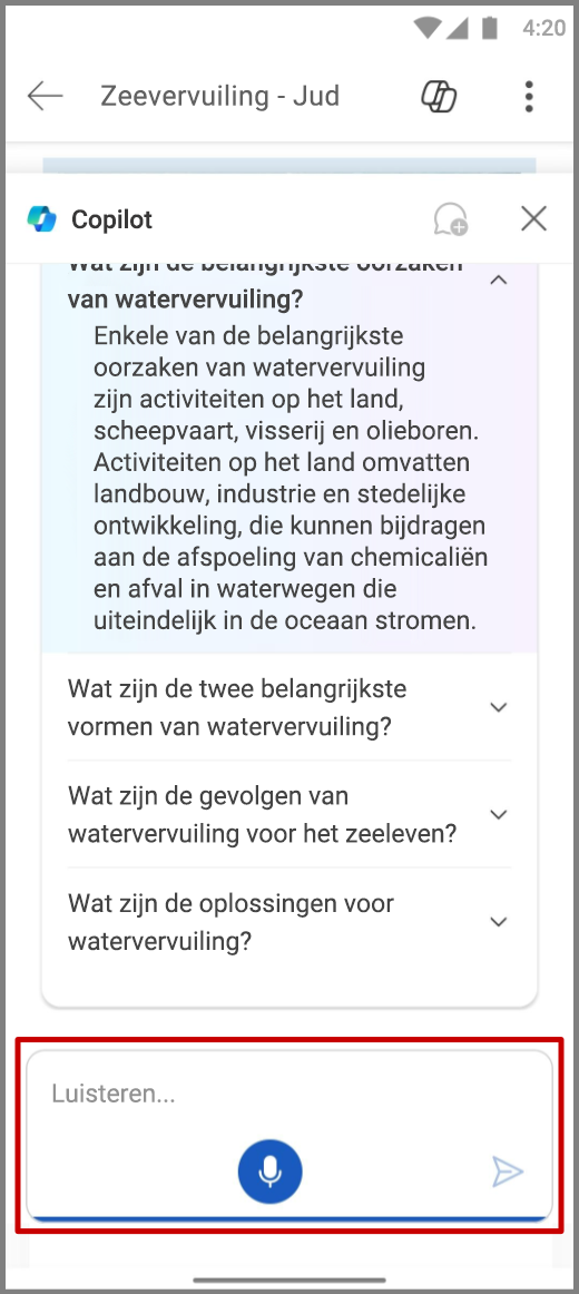 Schermopname van Copilot in Word op een Android-apparaat met behulp van de spraakinvoer in het vak Opstellen