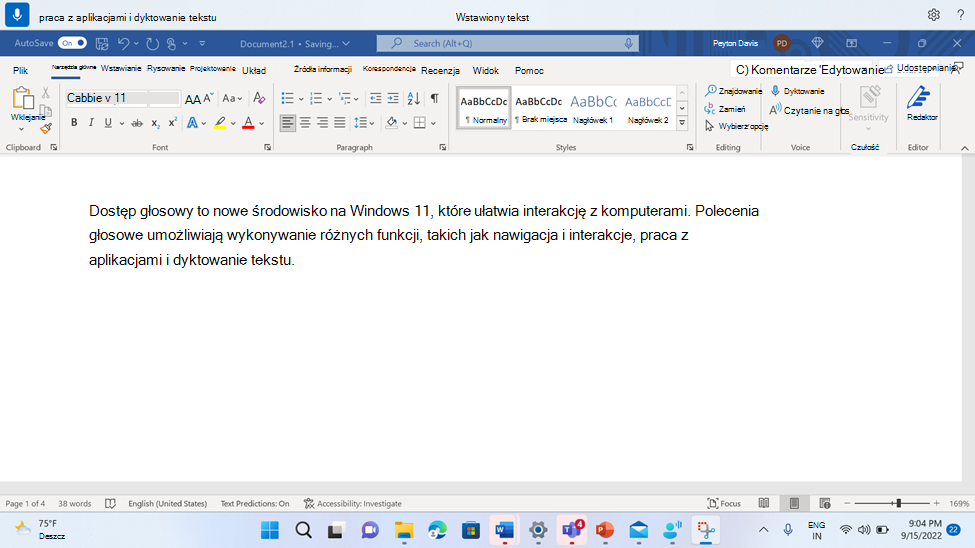 Word dokumencie z wyświetlonym poleceniem dostępu głosowego umożliwiającym wstawianie tekstu.