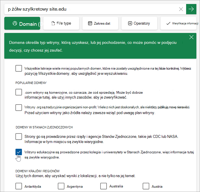 Zrzut ekranu przedstawiający listę rozwijaną wyboru domen. Opcje są wyświetlane z wyjaśnieniami (podobnie jak w artykule).
