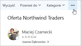 Zrzut ekranu przedstawiający przycisk Więcej poleceń na pasku menu programu Outlook.