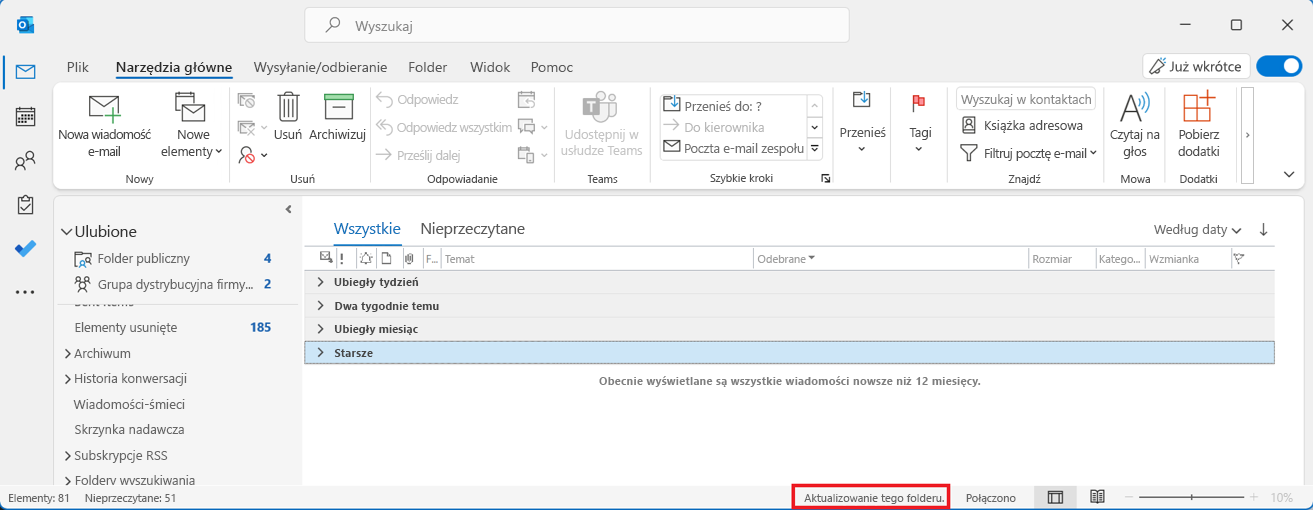 Udostępniona skrzynka pocztowa programu Outlook z wiadomością o aktualizacji tego folderu w czerwonym polu
