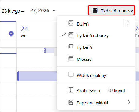 Zrzut ekranu z wyróżnionym widokiem tygodnia roboczego w kalendarzu aplikacji Teams.