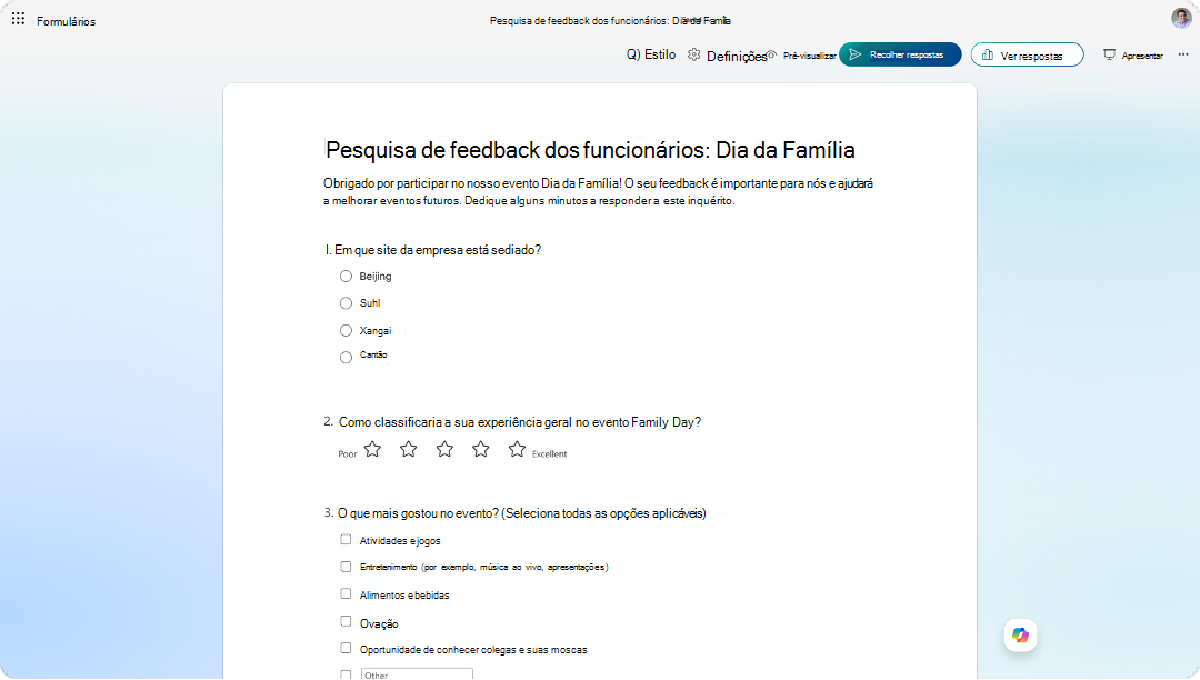 Captura de tela que mostra a Pesquisa de Comentários dos Funcionários no Microsoft Forms com perguntas de classificação de eventos e comentários.