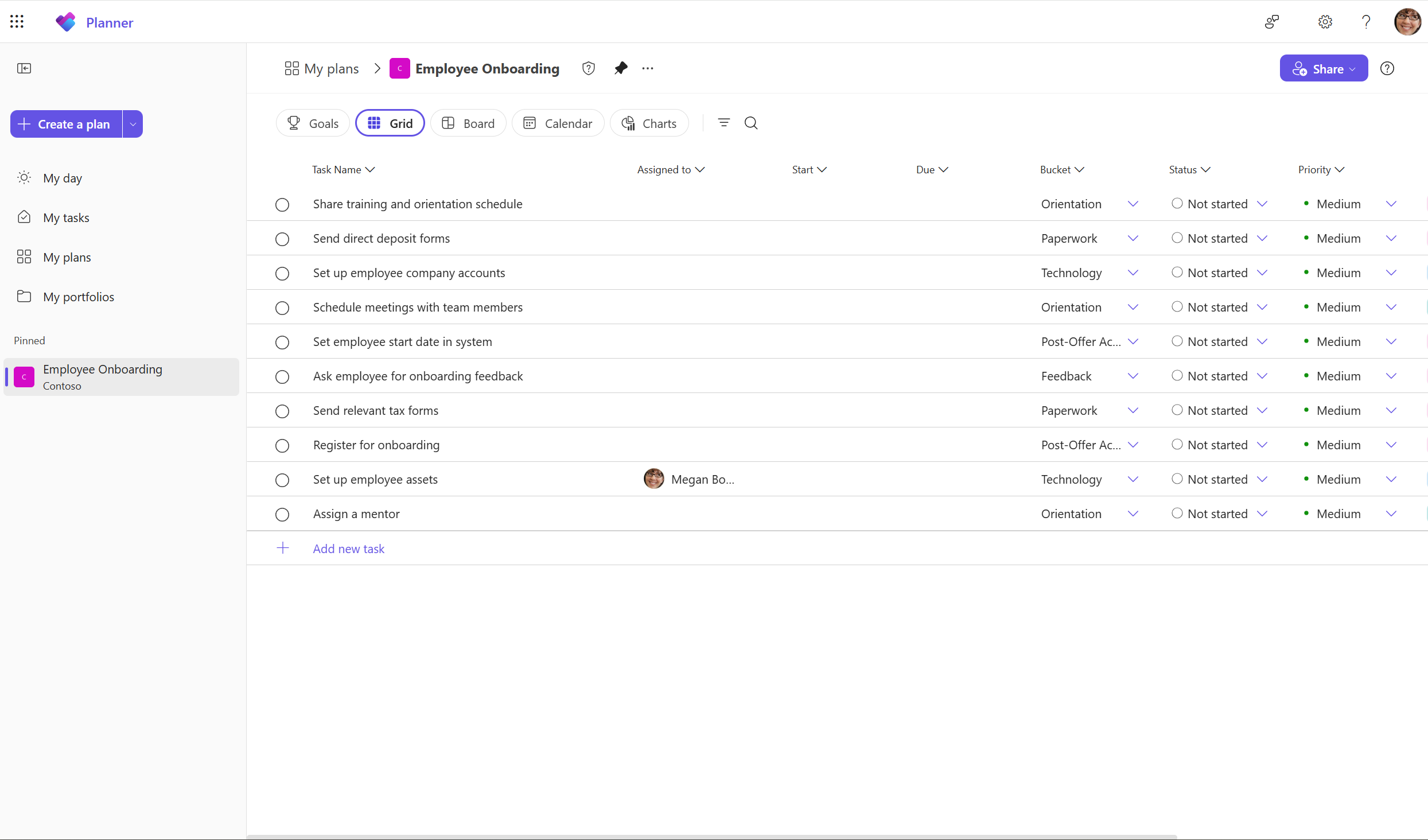 Uma captura de ecrã de um plano no Planner no Teams mostra a vista Grelha de tarefas de equipas organizadas numa lista.
