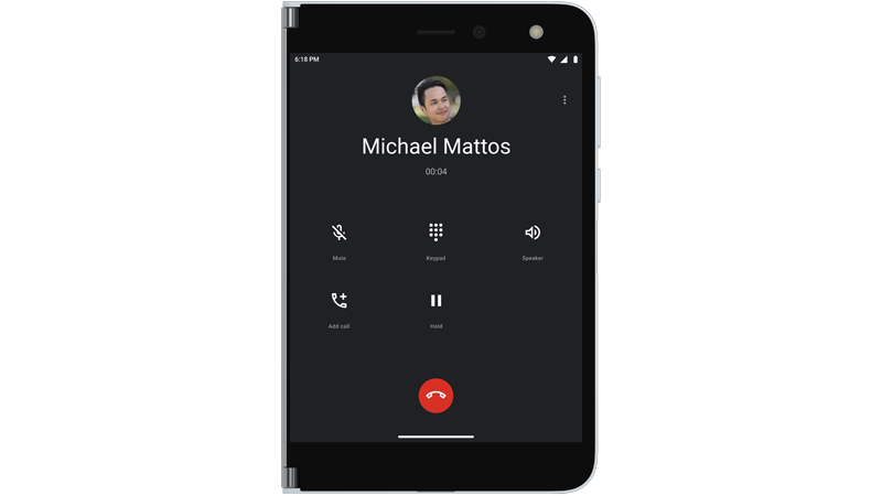 Chamada telefônica em andamento no Surface Duo