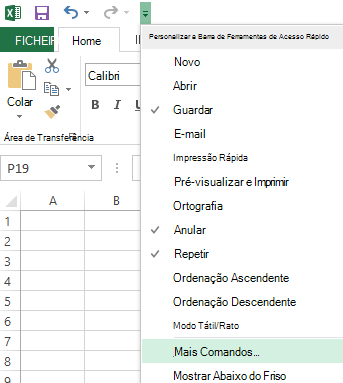Utilize o menu pendente Personalizar Barra de Ferramentas de Acesso Rápido para aceder a comandos que ainda não se encontram no friso.