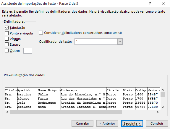 As opções de Delimitadores estão realçadas no Assistente de Importação de Texto.