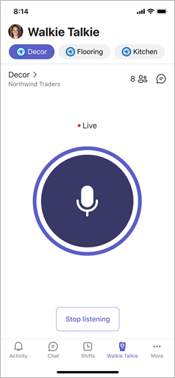 Ecrã do Walkie-Talkie, a mostrar os canais afixados e o botão Falar quando o utilizador está a falar.
