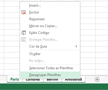 No menu de atalho, a opção Desagrupar Planilhas foi selecionada.