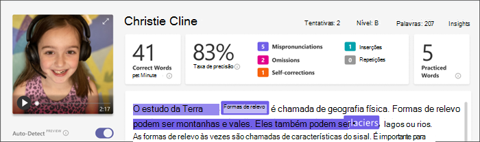 Captura de tela do painel de revisão do progresso da leitura. Várias palavras na passagem são realçadas em verde-azulado, rosa e laranja indicando uma categoria de erro; os dados coletados ficam visíveis acima da passagem