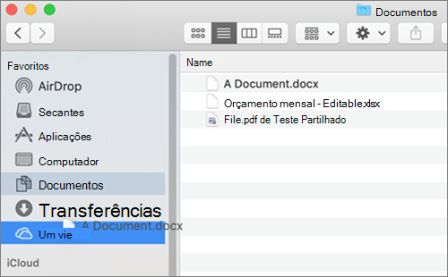 Janela do Mac Finder mostrando o recurso de arrastar e soltar para mover arquivos