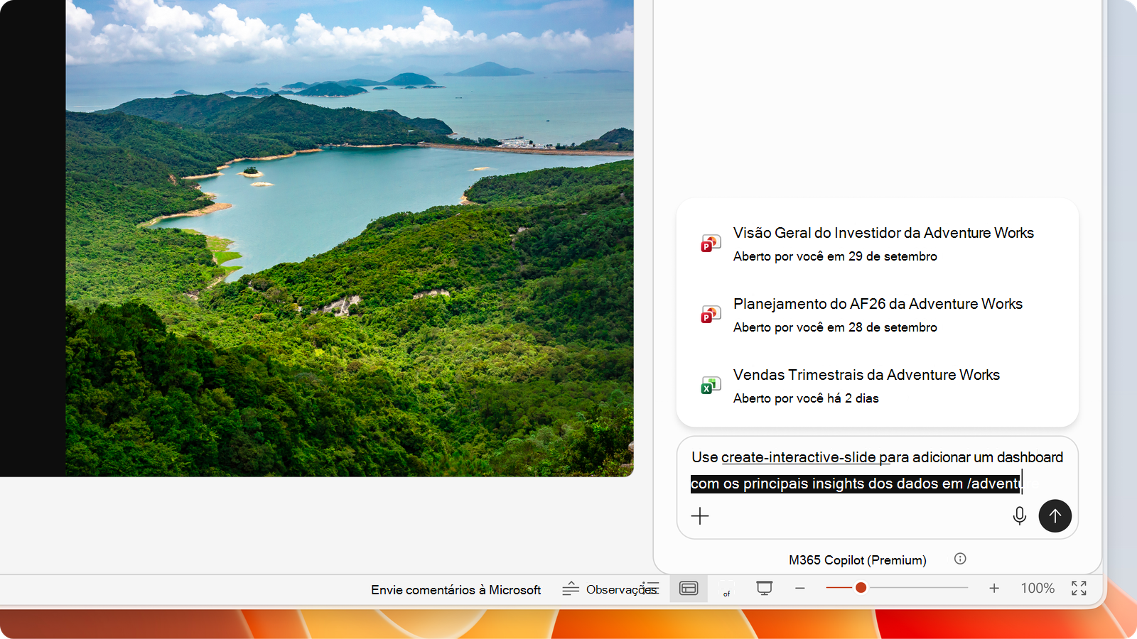 Captura de tela mostrando um prompt do Copilot no PowerPoint que faz referência a uma pasta de trabalho do Excel do seletor de arquivos do Work IQ para criar um slide de dashboard interativo.