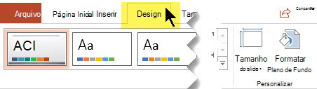 Selecione a guia Design na Faixa de Opções da barra de ferramentas. O botão do menu Tamanho do Slide, na extremidade direita, apresenta o controle de orientação do slide.