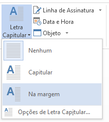 No menu Letra Capitular, escolha a opção Na margem para a letra capitular na margem e não no parágrafo.