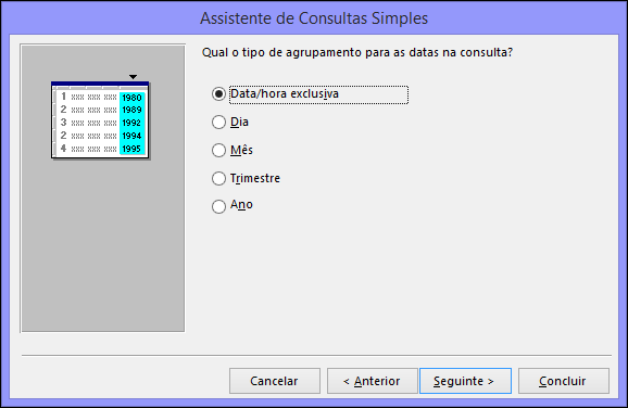 Selecione a forma como pretende agrupar datas na sua consulta na caixa de diálogo Assistente de Consultas Simples