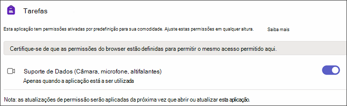Captura de ecrã a mostrar as definições do Teams depois de selecionar Permissões de Aplicações. é apresentada uma definição denominada Multimédia com o botão de alternar ativado.