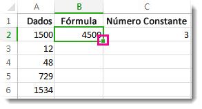 Uma caixa verde pequena no canto inferior direito da célula B2