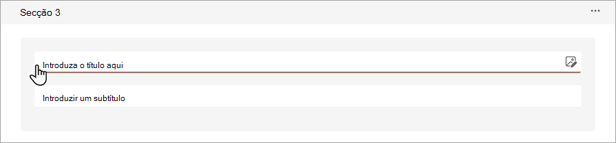 Captura de ecrã a mostrar onde pode introduzir um novo título num formulário ou questionário.