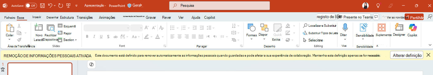 A notificação Remoção de Informações Pessoais Ativada na aplicação PowerPoint