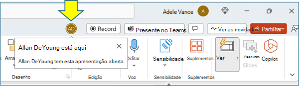 Captura de ecrã a mostrar o Ecrã de Colaboração do PowerPoint com o ícone de pessoa