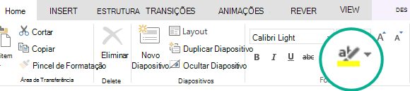 O botão Marcador de Texto encontra-se no separador Base do friso no PowerPoint Online