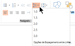 As opções do menu Espaçamento entre Linhas no friso permitem-lhe selecionar espaçamento simples, espaçamento duplo ou outras opções de espaçamento entre linhas verticais.