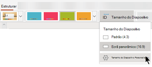 As opções para o tamanho do dispositivo estão disponíveis na extremidade direita do separador Estrutura, na barra de ferramentas do friso no PowerPoint Online
