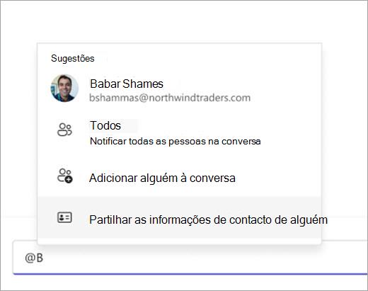 Captura de ecrã que mostra como puxar um contacto para partilhar através do @mention.