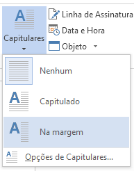 No menu Capitulares, selecione Na margem para colocar a capitular na margem e não no parágrafo.