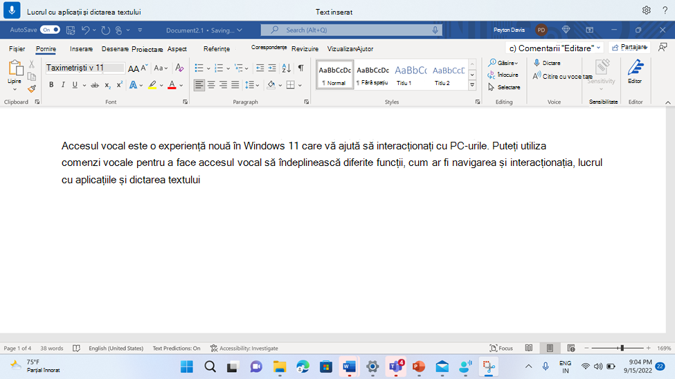 Document Word care afișează comanda de acces vocal pentru inserarea textului.
