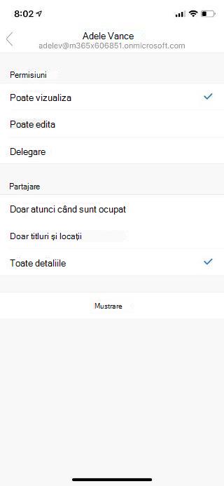 Afișează un ecran de mobil cu numele unei persoane în partea de sus, și opțiuni de permisiuni și opțiuni de partajare listate mai jos.