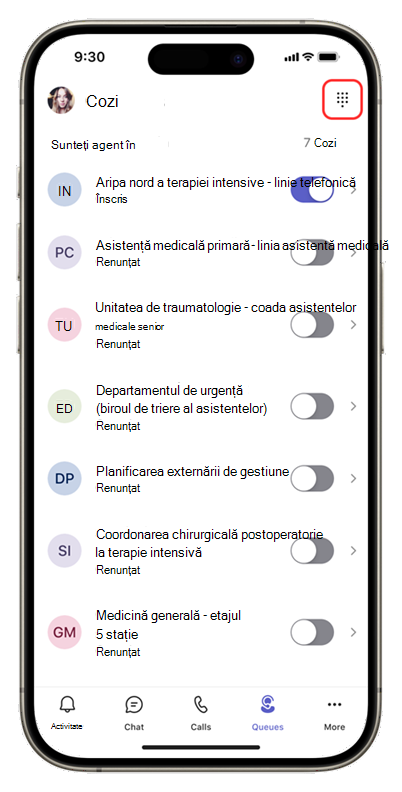 Captură de ecran a aplicației Cozi pe mobil, afișând tastatura telefonică în colțul din dreapta sus.