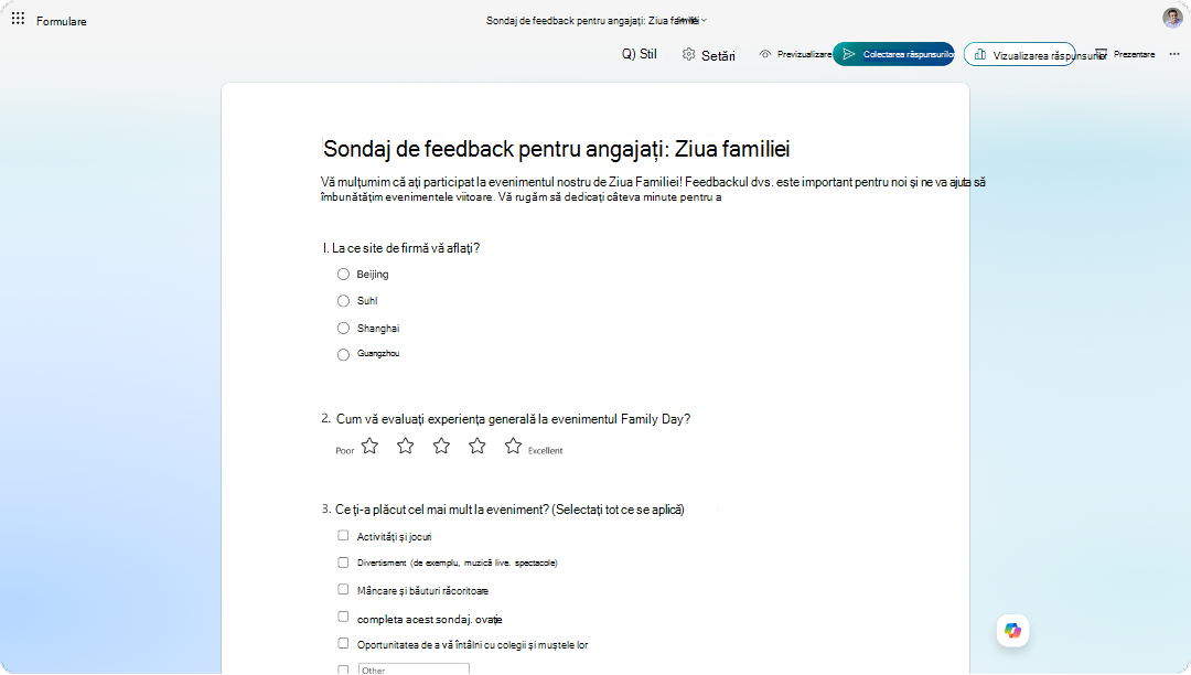 Captură de ecran care afișează sondajul de feedback pentru angajați în Microsoft Forms, cu întrebări despre evaluarea evenimentului și feedback.