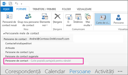Lista de persoane de contact se afișează în panoul de persoane de contact din Outlook