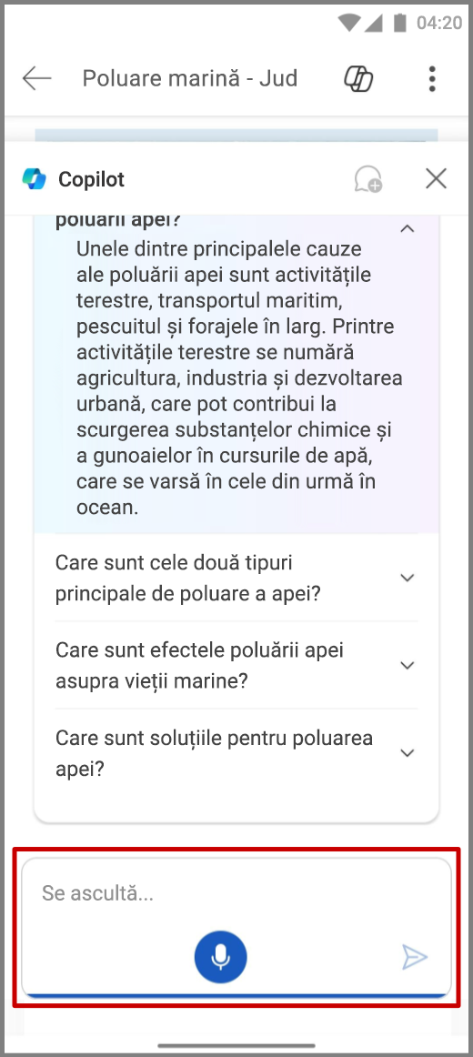 Captură de ecran cu Copilot în Word pe un dispozitiv Android utilizând intrarea vocală din caseta de compunere