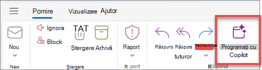 Afișează bara de instrumente Outlook cu butonul Programați cu Copilot evidențiat.