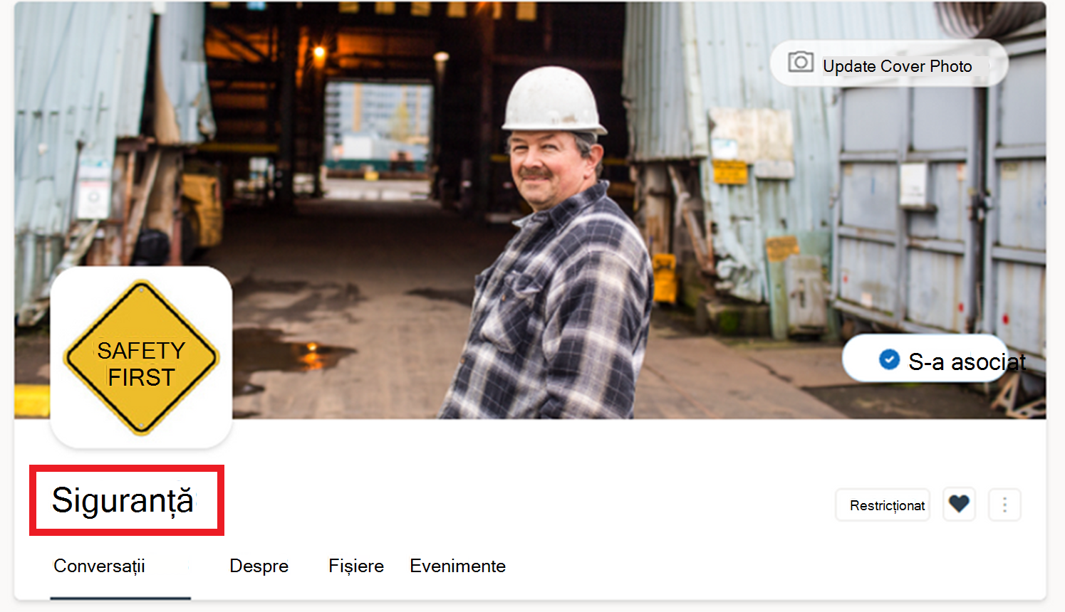 Imagine cu o comunitate Yammer afișând un ecuson oficial al comunității
