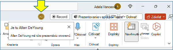 Snímka obrazovky zobrazujúca obrazovku spolupráce PowerPointu s ikonou osoby