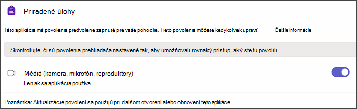 Snímka obrazovky nastavení aplikácie Teams po výbere povolení aplikácie. a nastavenie s názvom Médiá sa zobrazuje so zapnutým prepínačom.