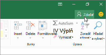 Kurzor klikajúci na ikonu Zdieľať
