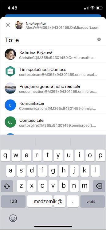 Správa navrhovaných príjemcov v poliach Komu, Kópia a Skrytá pomocou mobilnej snímky obrazovky automatického dokončovania