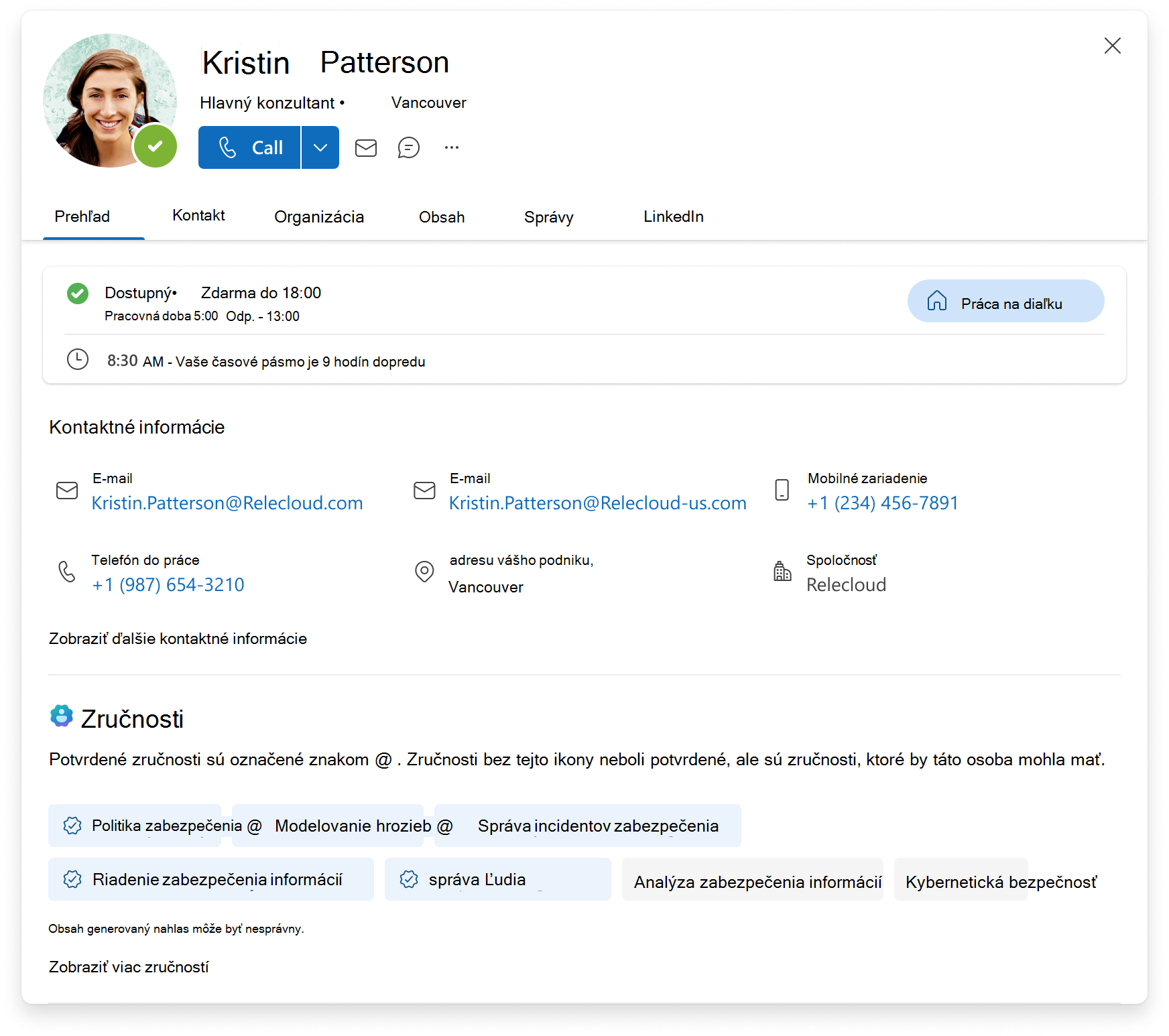 Snímka obrazovky s kartou profilu v Microsoft 365, na ktorej sa nachádza prehľad, kontaktné informácie a zoznam potvrdených a nepotvrdených zručností