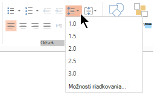 Možnosti ponuky Riadkovanie na páse s nástrojmi umožňujú vybrať jednoduché alebo dvojité riadkovanie alebo iné možnosti zvislého riadkovania.